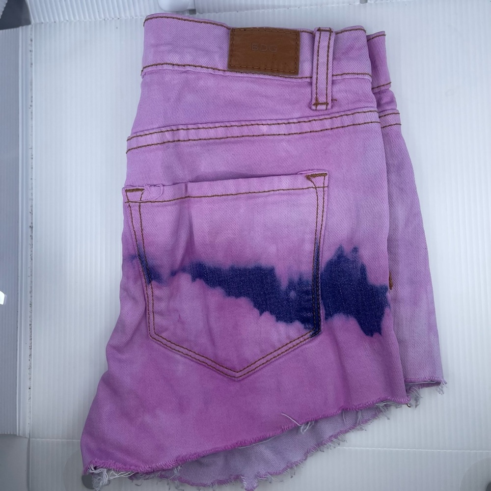 Urban outfitters up cycled pink denim, one-of-a-kind handmade shorts, size 26 - Picture 3 of 6